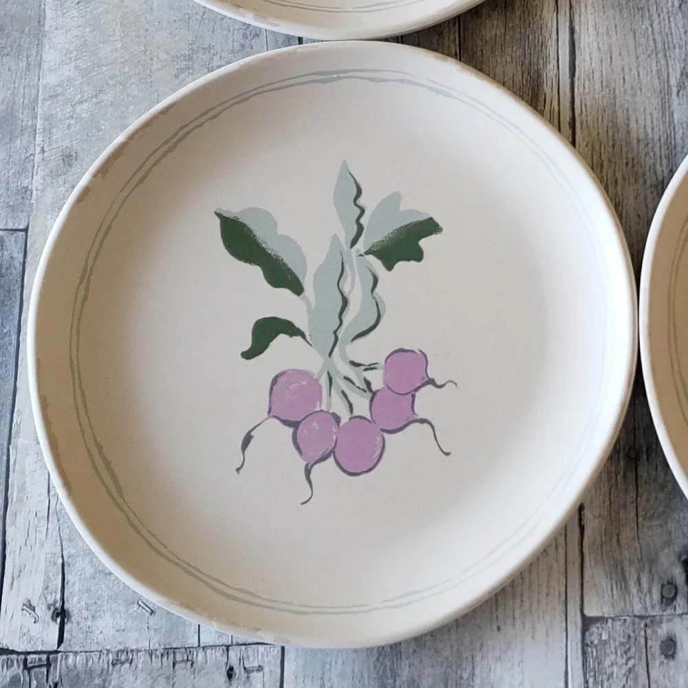 NWT – Threshold (Set of 4) Melamine Plates - Bunch of Radishes